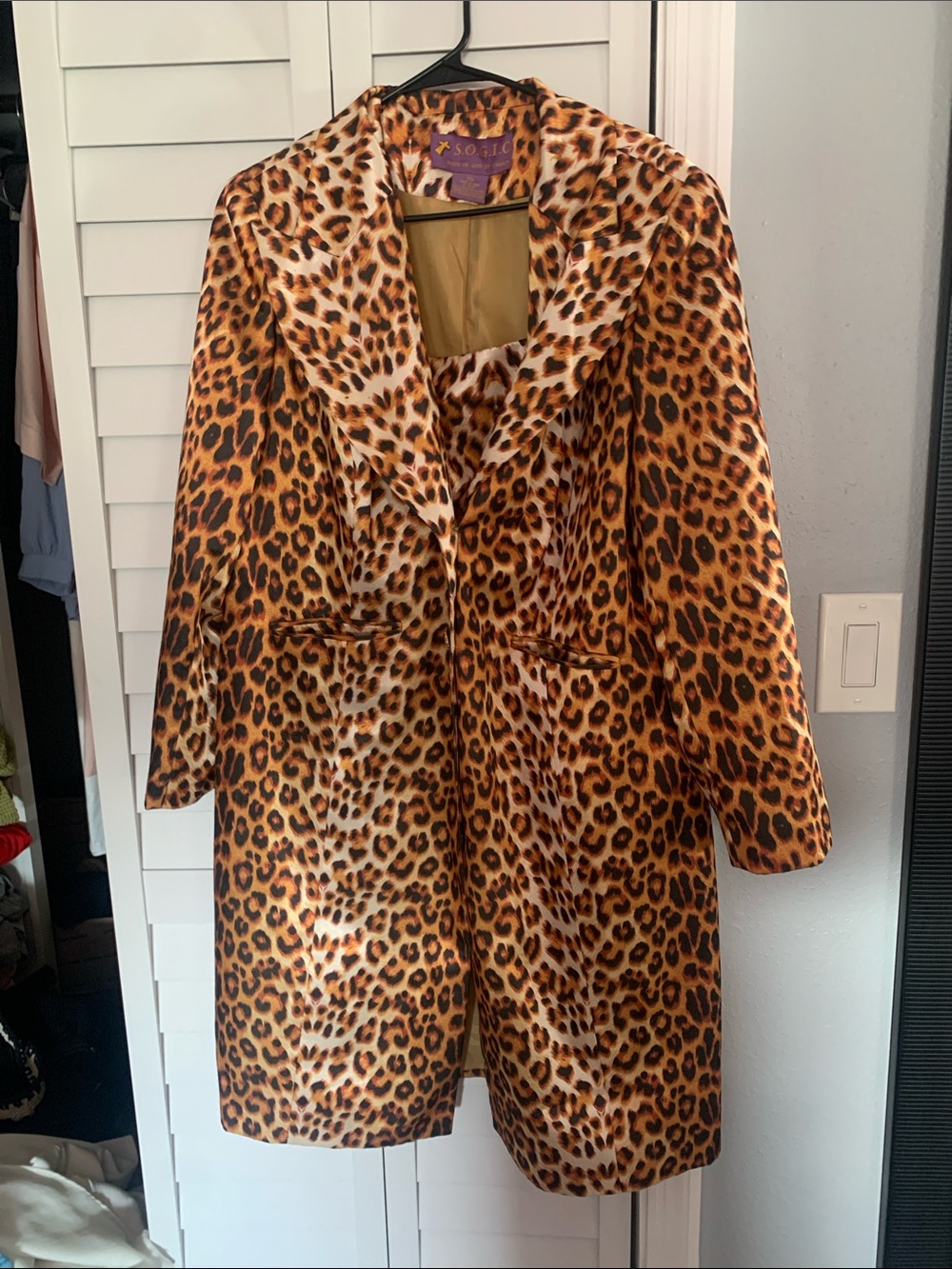 SOGIC Leopard-Print Silky Coat in Brown and Black